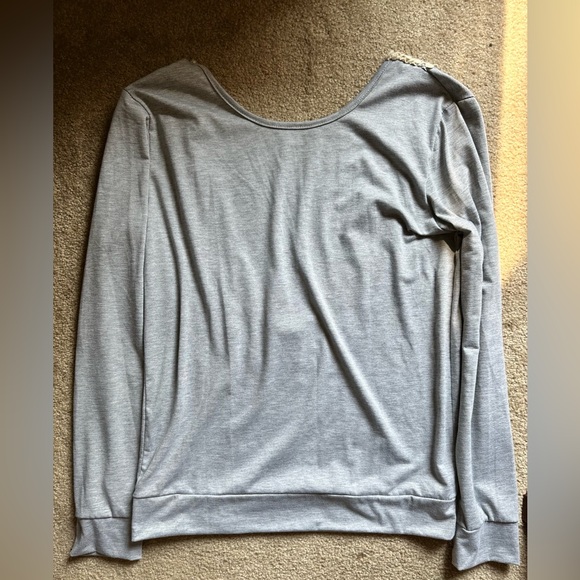 Long sleeve gray open back Top - Ladies Women’s Size Medium m Crochet Design - Picture 2 of 8